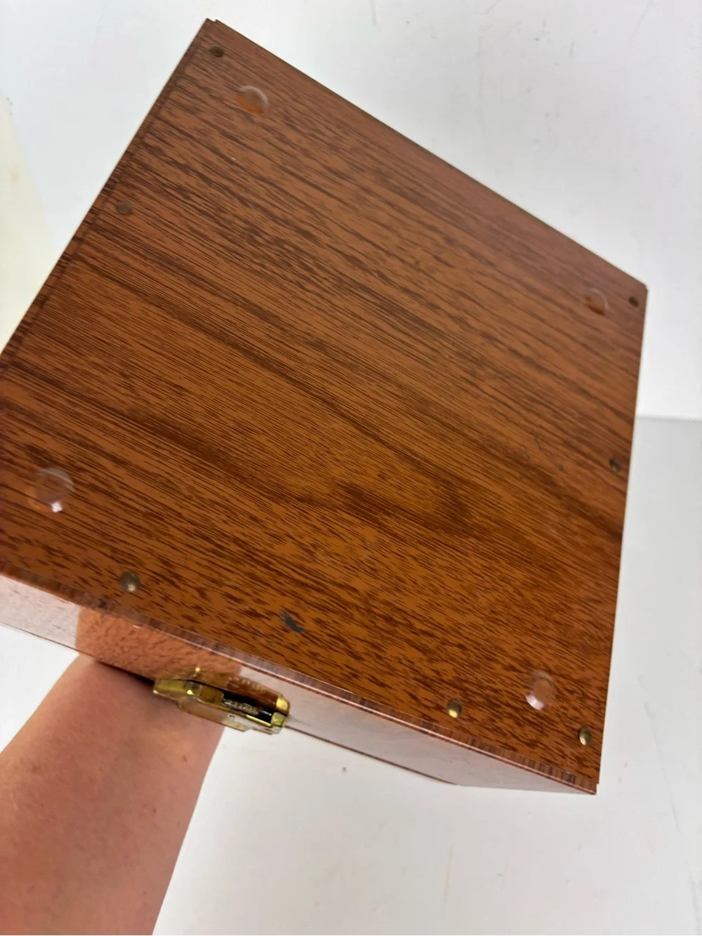 Vintage metal box-in wood tone/top handle/no key